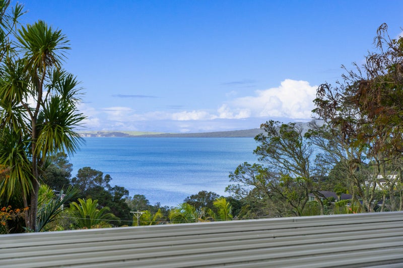 39 Montgomery Avenue, Rothesay Bay, Auckland - Carousel 2