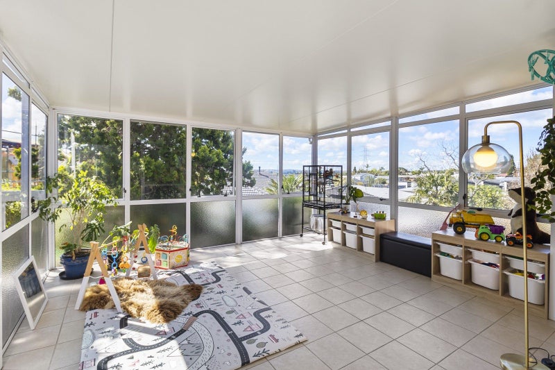 12 Fairlea Road, Te Atatu South, Auckland - Carousel 2