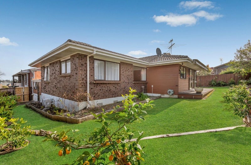 2/126 Botany Road, Botany Downs, Auckland - Carousel 2