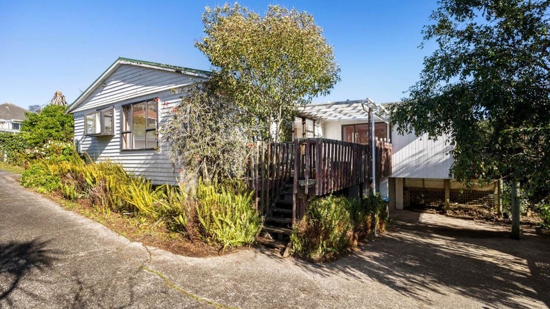 1/401 Hillsborough Road, Hillsborough, Auckland - Carousel 1