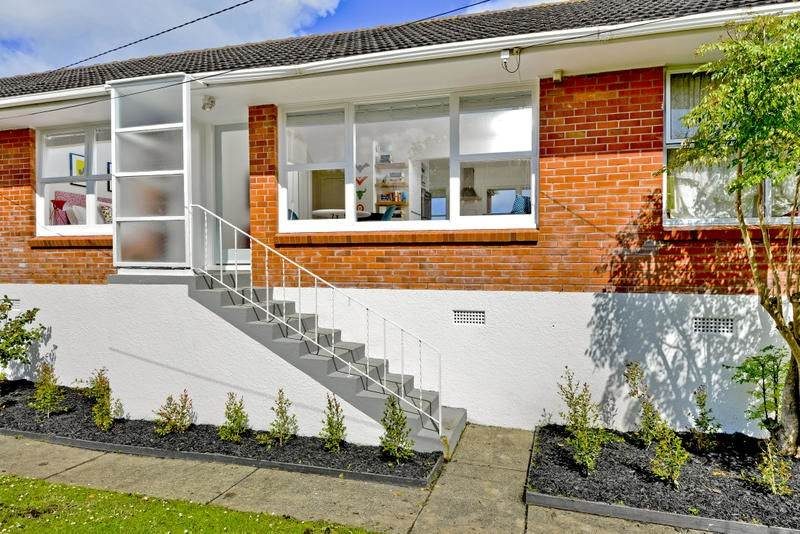 4/45 Merani Street, Narrow Neck, Auckland - Carousel 1