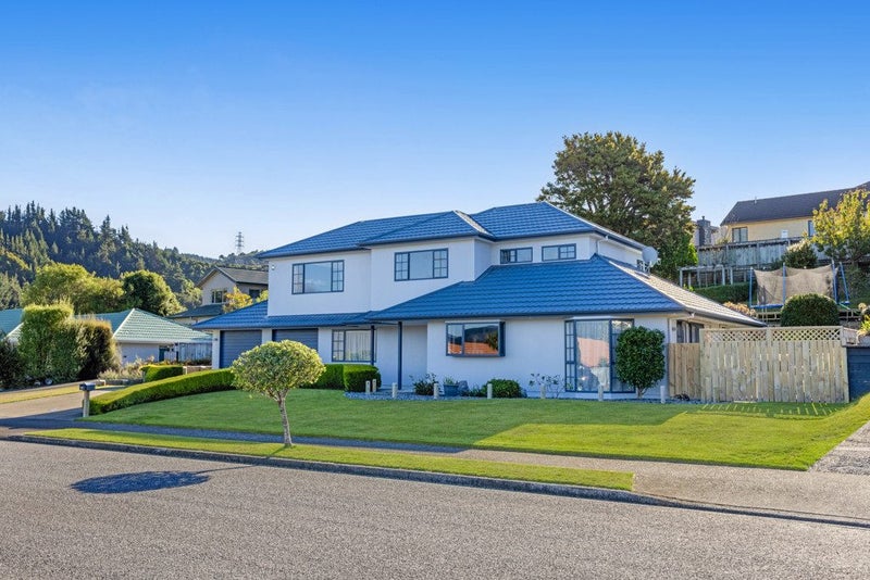 8 Ormrod Grove, Riverstone Terraces, Upper Hutt - Carousel 1