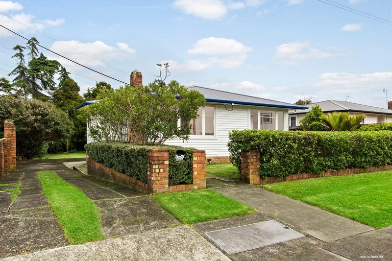 46 Titoki Street, Te Atatu Peninsula, Auckland - Carousel 1