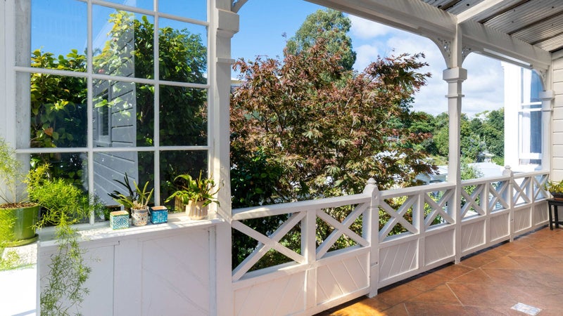 6 Cameron Road, Bluff Hill, Napier - Carousel 1