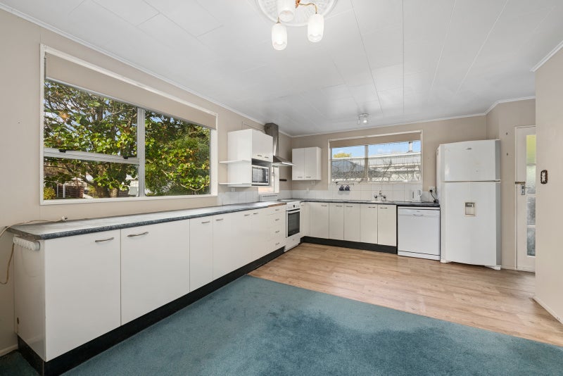 99 California Drive, Totara Park, Upper Hutt - Carousel 2