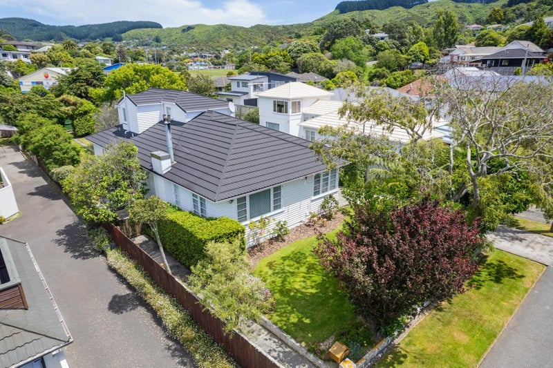 3 Romney Square, Tawa, Wellington - Carousel 1