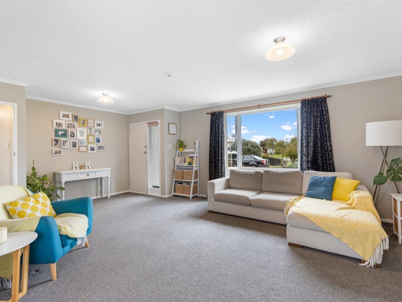 10 Cumberland Place, Kelvin Grove, Palmerston North - Carousel 2