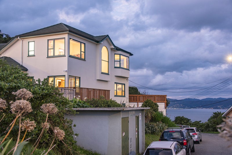 156 Nevay Road, Karaka Bays, Wellington - Carousel 1