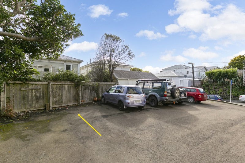 6/2 Scarborough Terrace, Mount Victoria, Wellington - Carousel 12