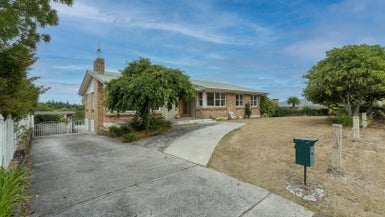 35 Forest Lake Road, Forest Lake, Hamilton - Carousel 1