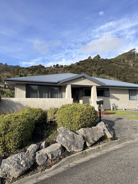 9 Springlea Heights, Atawhai, Nelson - Carousel 2