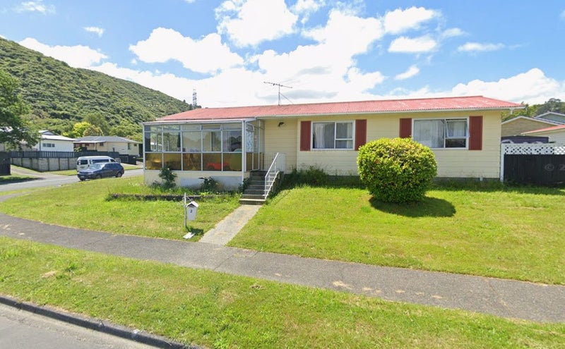2 Wyoming Grove, Totara Park, Upper Hutt - Carousel 1