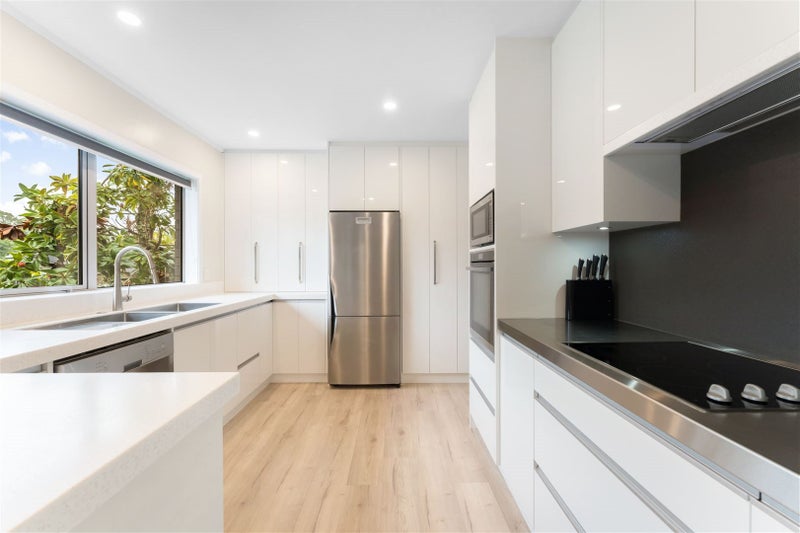 79 John Downs Drive, Browns Bay, Auckland - Carousel 2