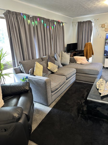 25 Oregon Drive, Maoribank, Upper Hutt - Carousel 2