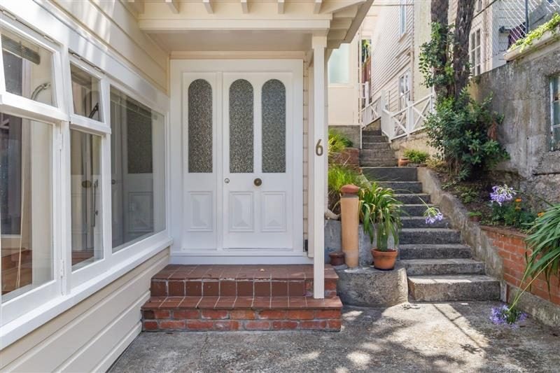 6 Liardet Street, Vogeltown, Wellington - Carousel 1