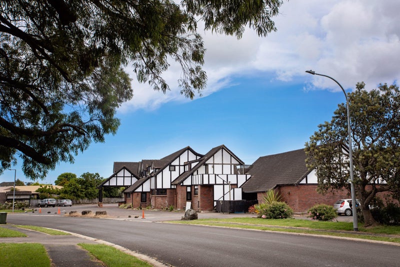 33 North Road, Papakura - Carousel 1