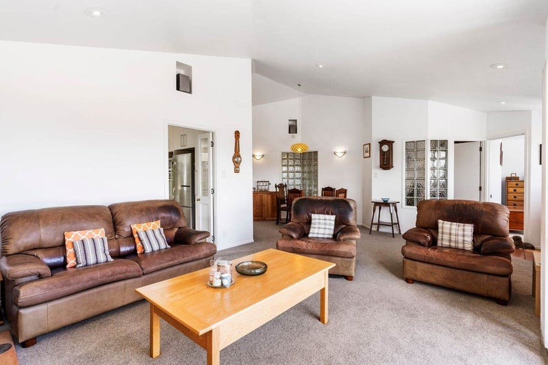 8 Webb Place, Forrest Hill, Auckland - Carousel 2