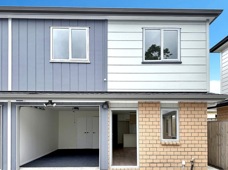 17C Martin Place, Kelston, Auckland - Carousel 1