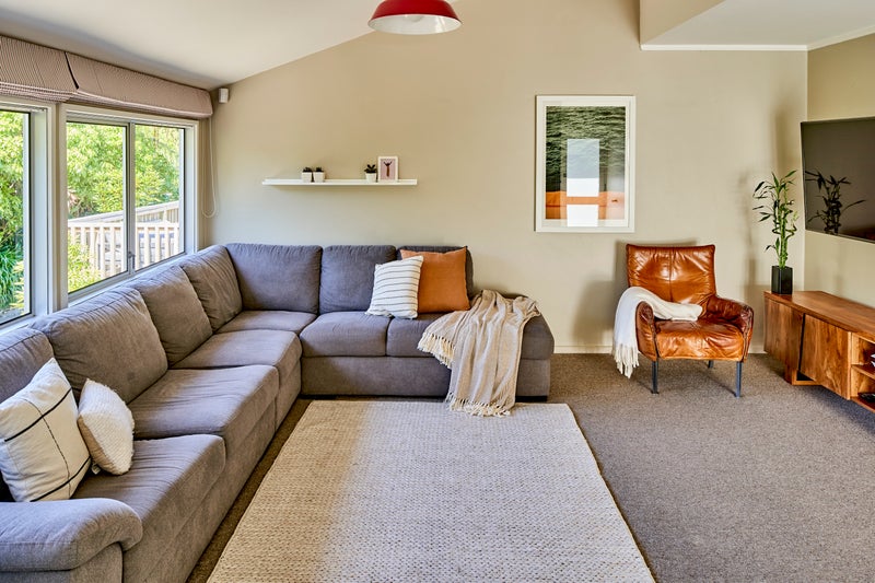 88A Larsen Crescent, Tawa, Wellington - Carousel 1