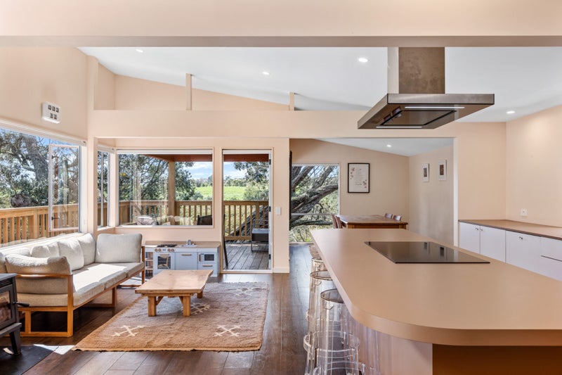 31 Seacombe Road, Point Chevalier, Auckland - Carousel 1