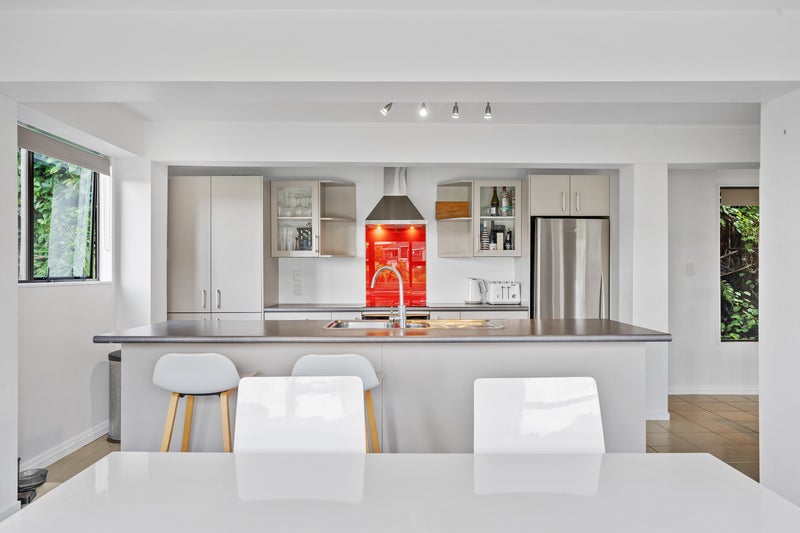 9 Atahu Grove, Tirohanga, Lower Hutt - Carousel 2