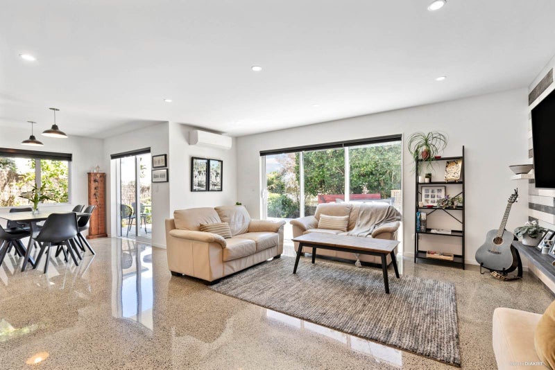 83 Fernhill Way, Oteha, Auckland - Carousel 2