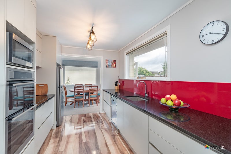 34 Sunbrae Drive, Silverstream, Upper Hutt - Carousel 2