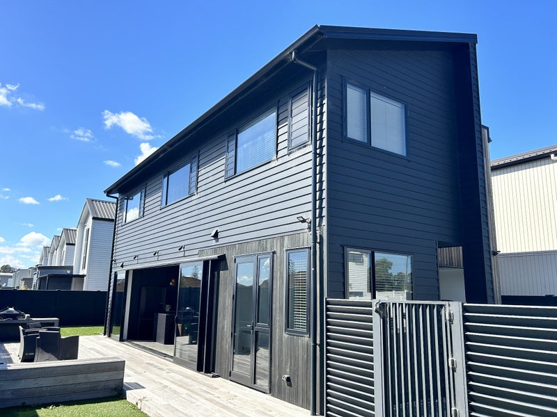 4 Tapuwae Way, Mangere Bridge, Auckland - Carousel 1