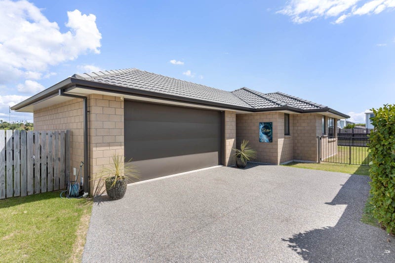 32 Te Hare Piahana Way, Papamoa Beach, Papamoa - Carousel 1
