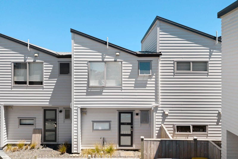 1B Sirius Place, Botany Downs, Auckland - Carousel 1