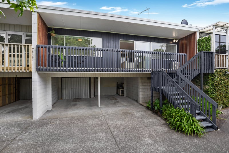 2/18 Bevyn Street, Castor Bay, Auckland - Carousel 1
