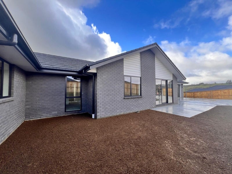16 Bathurst Crescent, Pyes Pa, Tauranga - Carousel 14