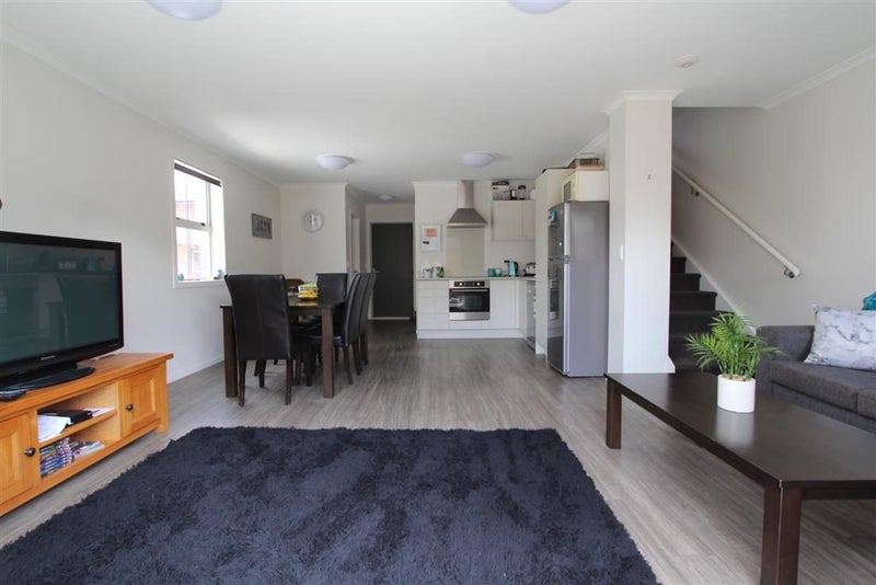 10 Chiefs Court, Hamilton East, Hamilton - Carousel 1