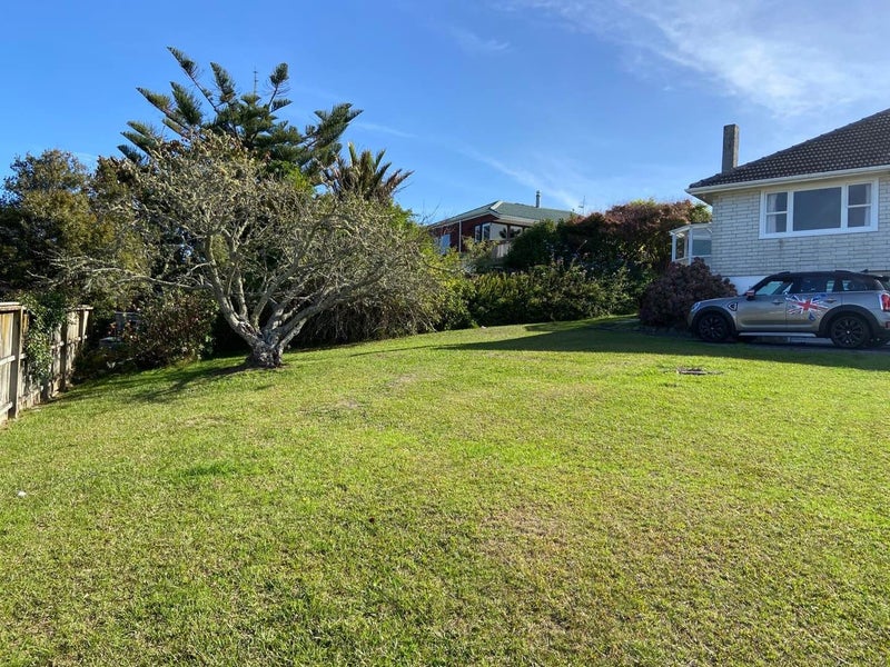 21 Montana Avenue, Murrays Bay, Auckland - Carousel 2
