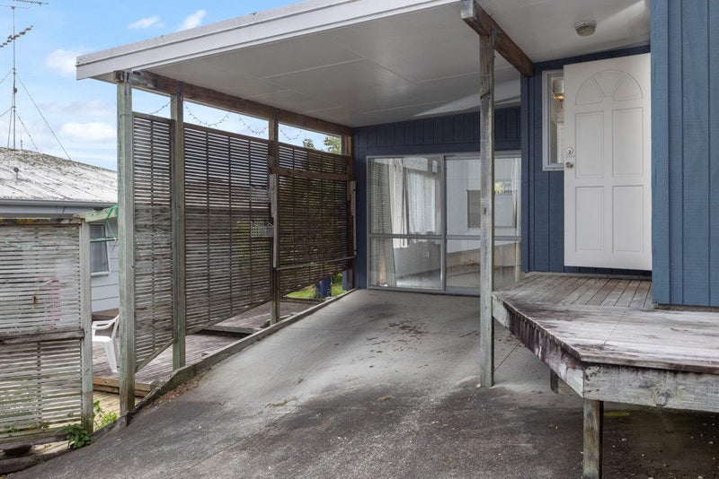 18 Totaravale Drive, Totara Vale, Auckland - Carousel 2