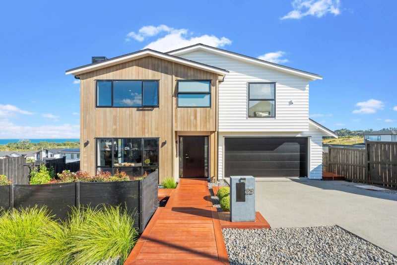 23 Kumukumu Road, Long Bay, Auckland - Carousel 2