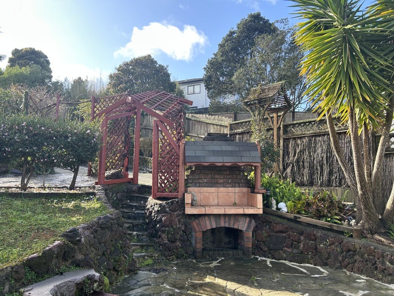 17 Louise Place, Browns Bay, Auckland - Carousel 2