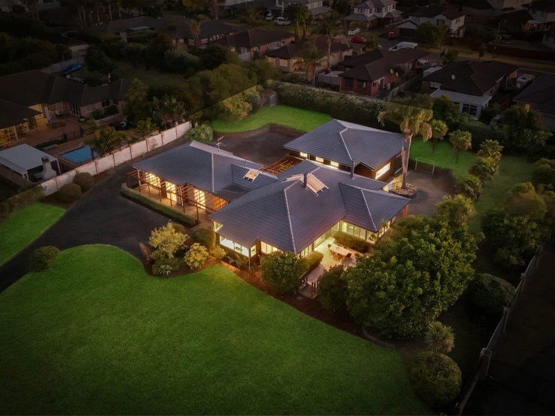 18 Burgundy Park Avenue, Henderson, Auckland - Carousel 1