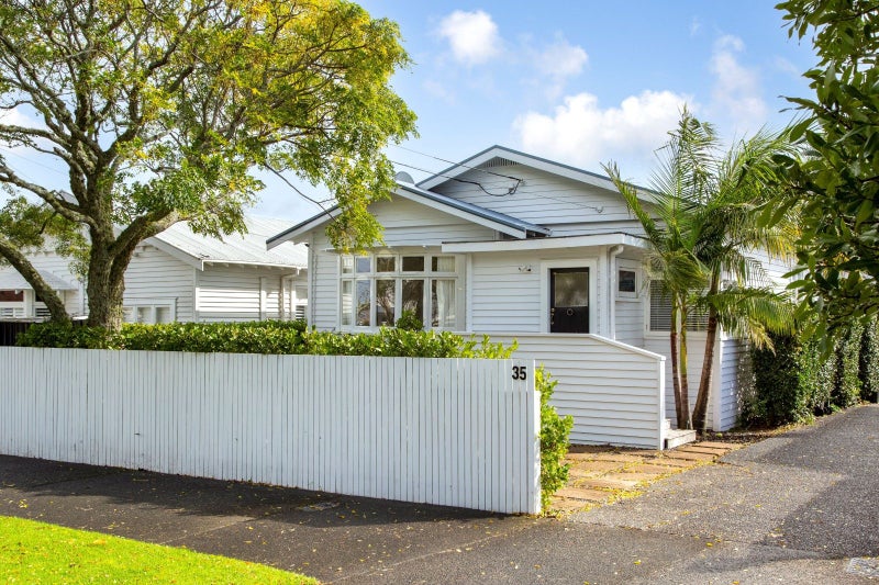 35 Formby Avenue, Point Chevalier, Auckland - Carousel 1