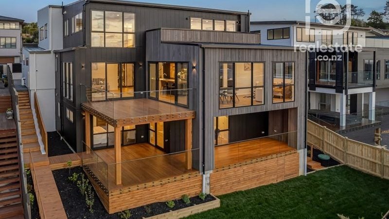 9 Michael Richard Place, East Tamaki Heights, Auckland - Carousel 1