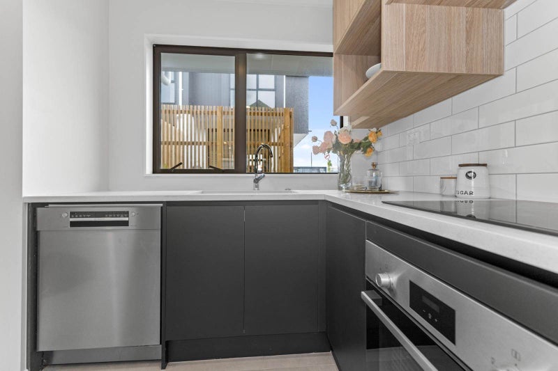 7/267 Great North Road, Henderson, Auckland - Carousel 2