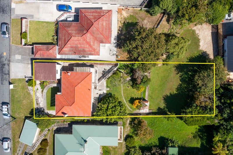 9 Mexted Terrace, Tawa, Wellington - Carousel 1