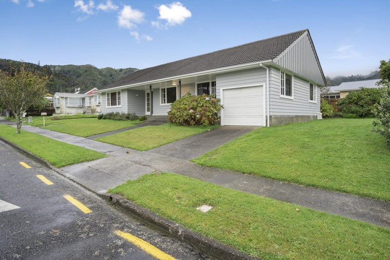 2 Tanekaha Street, Stokes Valley, Lower Hutt - Carousel 1