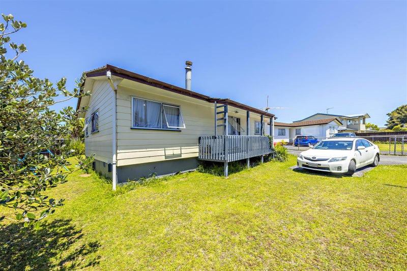 49 Te Irirangi Drive, Clover Park, Auckland - Carousel 2