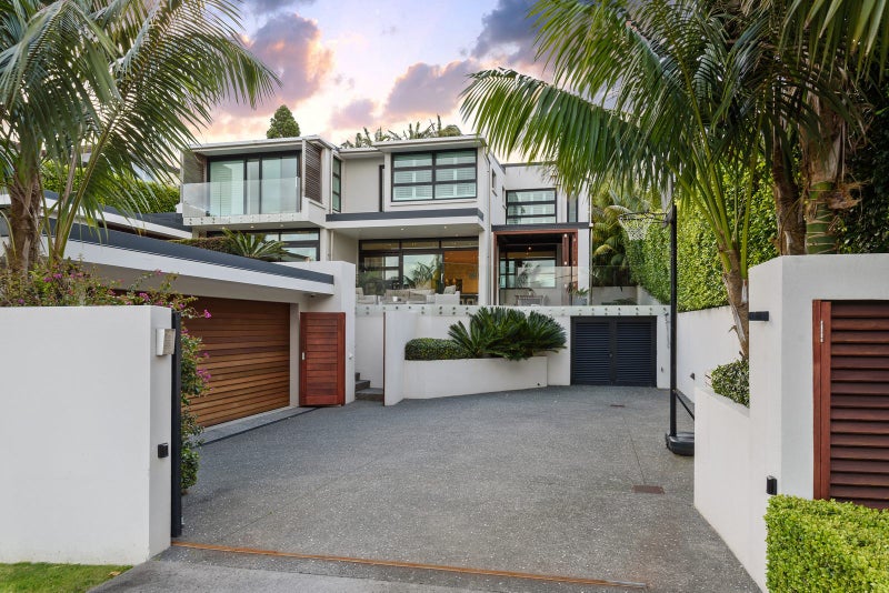 12 Beach Road, Castor Bay, Auckland - Carousel 1