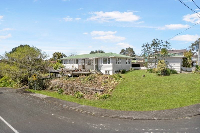 84 Awaroa Road, Sunnyvale, Auckland - Carousel 2