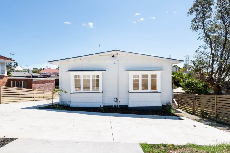 30 Koromiko Street, New Lynn, Auckland - Carousel 20