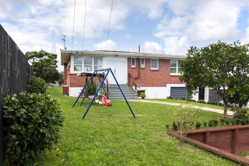 6 Sexton Place, Manurewa East, Auckland - Carousel 1