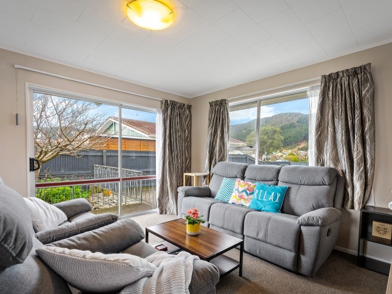2/17 Wimbledon Grove, Wainuiomata, Lower Hutt - Carousel 2