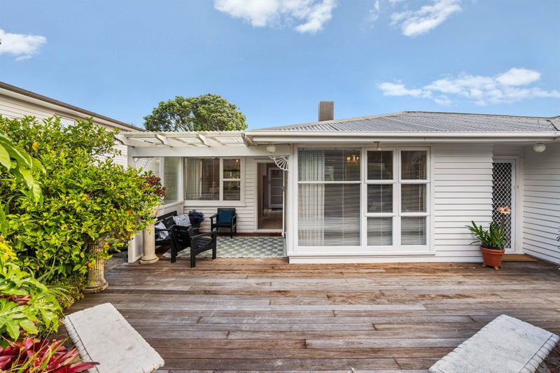 18 Selwyn Crescent, Forrest Hill, Auckland - Carousel 2